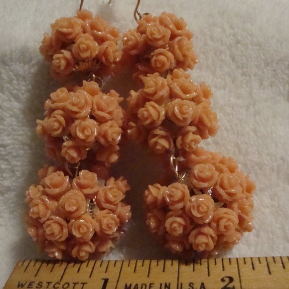 Blingy Skull and Roses Earrings - Picture 4 of 5